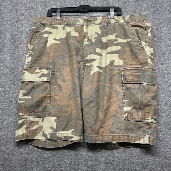 Levi's Other - Levi‎ Strauss Men's Camouflage Cargo Style Shorts Size 42 Pristine Condition